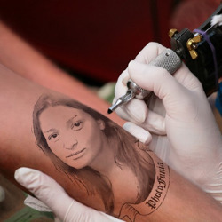 Efekt Robienie Tatuażu